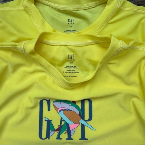 GAP Kids Short Sleeve Rashguard - Picture 4 of 4